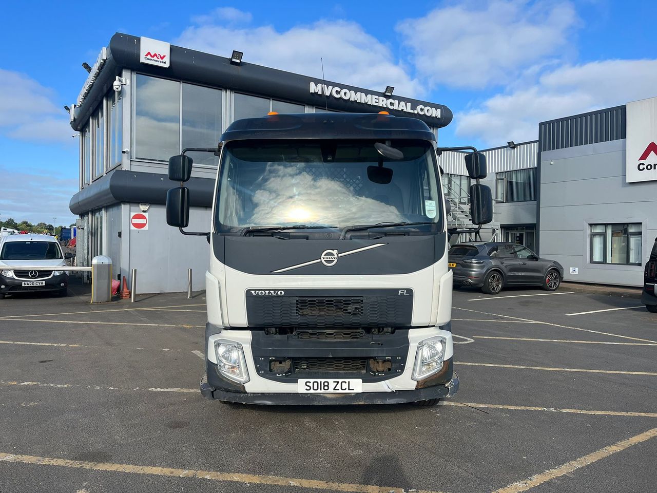 Ready to go Volvo FL, Skip Loader, Unknown, 18 Tonne, Day Cab, 8-Speed Manual Gearbox, Easy Sheet System, Cab Sunvisor , Beacons, Skip Stays, 2 Seats in Cab, , Hyva , - | for sale at MV Commercial, the UKs leading Truck, Trailers and Van supplier. (SO18ZCL 100140)