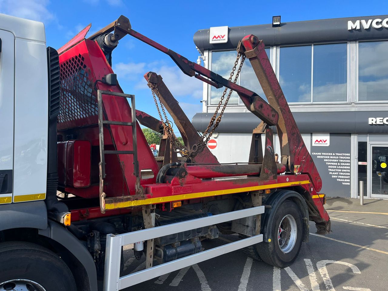 Ready to go Volvo FL, Skip Loader, Unknown, 18 Tonne, Day Cab, 8-Speed Manual Gearbox, Easy Sheet System, Cab Sunvisor , Beacons, Skip Stays, 2 Seats in Cab, , Hyva , - | for sale at MV Commercial, the UKs leading Truck, Trailers and Van supplier. (SO18ZCL 100146)