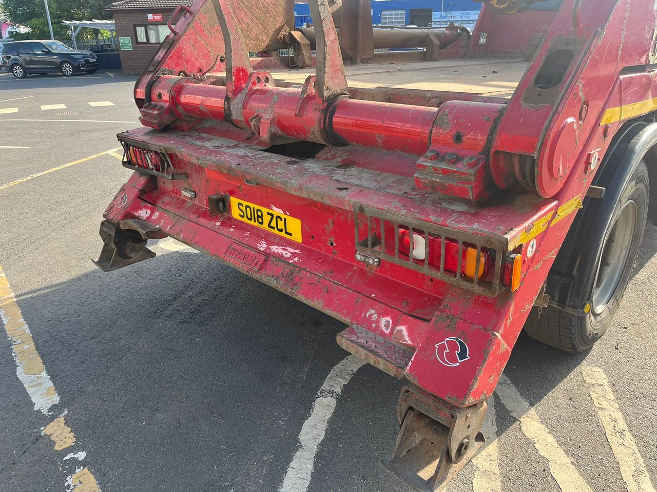 Ready to go Volvo FL, Skip Loader, Unknown, 18 Tonne, Day Cab, 8-Speed Manual Gearbox, Easy Sheet System, Cab Sunvisor , Beacons, Skip Stays, 2 Seats in Cab, , Hyva , - | for sale at MV Commercial, the UKs leading Truck, Trailers and Van supplier. (SO18ZCL 100151)