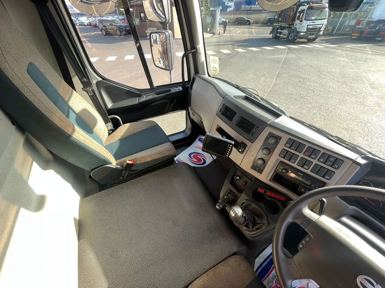 Ready to go Volvo FL, Skip Loader, Unknown, 18 Tonne, Day Cab, 8-Speed Manual Gearbox, Easy Sheet System, Cab Sunvisor , Beacons, Skip Stays, 2 Seats in Cab, , Hyva , - | for sale at MV Commercial, the UKs leading Truck, Trailers and Van supplier. (SO18ZCL 100155)