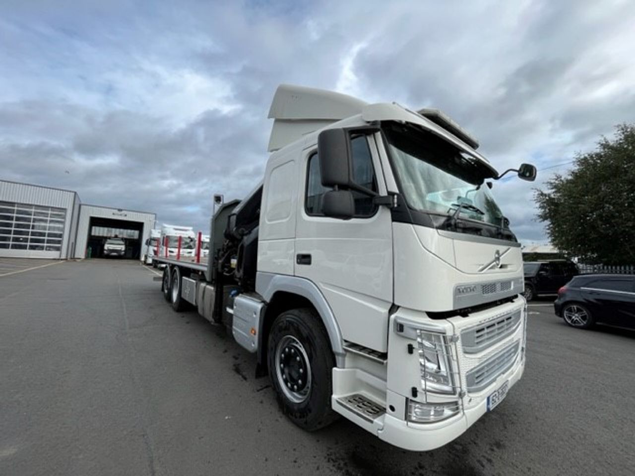 Ready to go Volvo FM 9, Flatbed, , 26 Tonne, Sleeper Cab, I-Shift, Beacon Bar, Fully Colour Coded, Air Roof Kit, Twistlocks, Lashing Rings, , HIAB, - | for sale at MV Commercial, the UKs leading Truck, Trailers and Van supplier. (152D6637 103677)