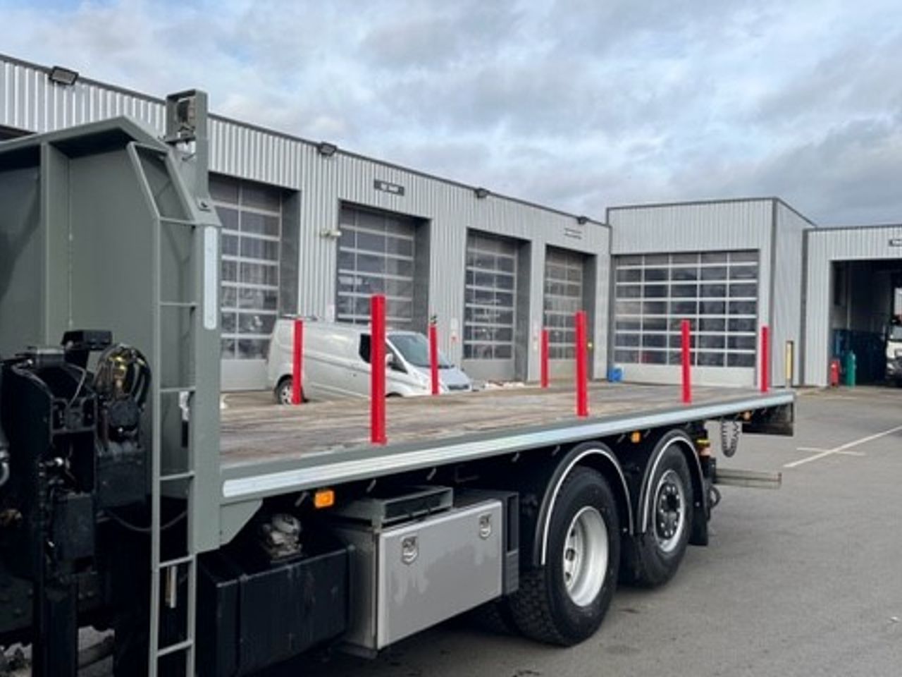 Ready to go Volvo FM 9, Flatbed, , 26 Tonne, Sleeper Cab, I-Shift, Beacon Bar, Fully Colour Coded, Air Roof Kit, Twistlocks, Lashing Rings, , HIAB, - | for sale at MV Commercial, the UKs leading Truck, Trailers and Van supplier. (152D6637 103680)
