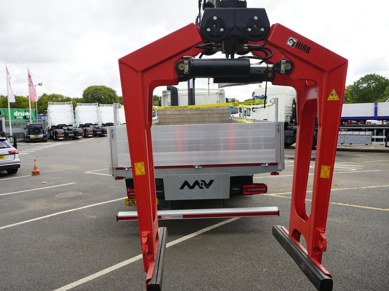 Ready to go DAF CF 320, Flatbed, 320, 18 Tonne, Space Cab, Automatic, Air Conditioning, Cab Heater, Cab Sunvisor , DAF Sound System, Factory Fitted PTO, , HIAB, X-HIDUO 188 B-3 | for sale at MV Commercial, the UKs leading Truck, Trailers and Van supplier. (SN24YMH 105168)