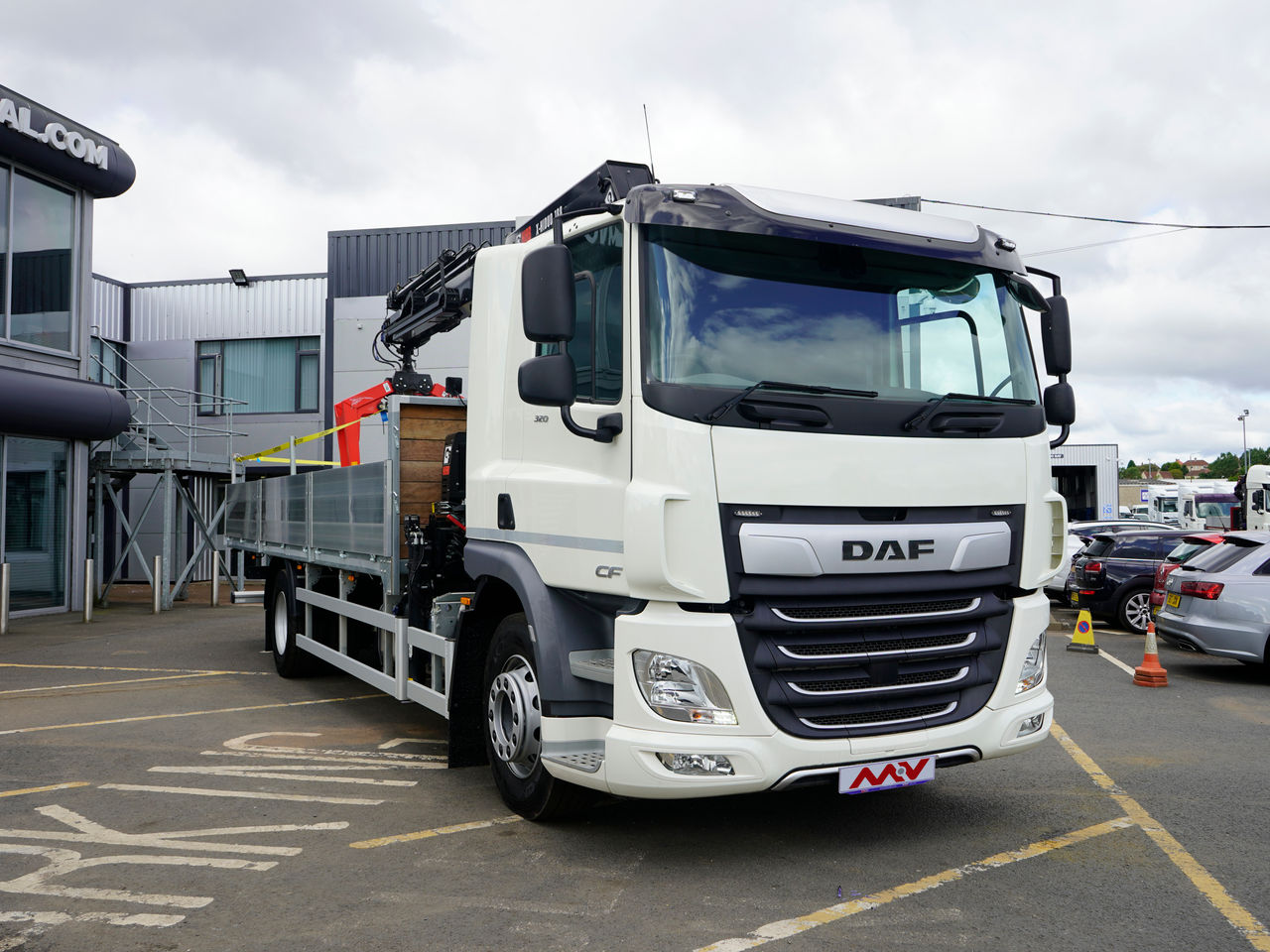 Ready to go DAF CF 320, Flatbed, 320, 18 Tonne, Space Cab, Automatic, Air Conditioning, Cab Heater, Cab Sunvisor , DAF Sound System, Factory Fitted PTO, , HIAB, X-HIDUO 188 B-3 | for sale at MV Commercial, the UKs leading Truck, Trailers and Van supplier. (SN24YMH 105169)