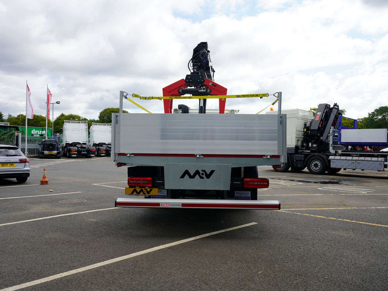 Ready to go DAF CF 320, Flatbed, 320, 18 Tonne, Space Cab, Automatic, Air Conditioning, Cab Heater, Cab Sunvisor , DAF Sound System, Factory Fitted PTO, , HIAB, X-HIDUO 188 B-3 | for sale at MV Commercial, the UKs leading Truck, Trailers and Van supplier. (SN24YMH 105176)