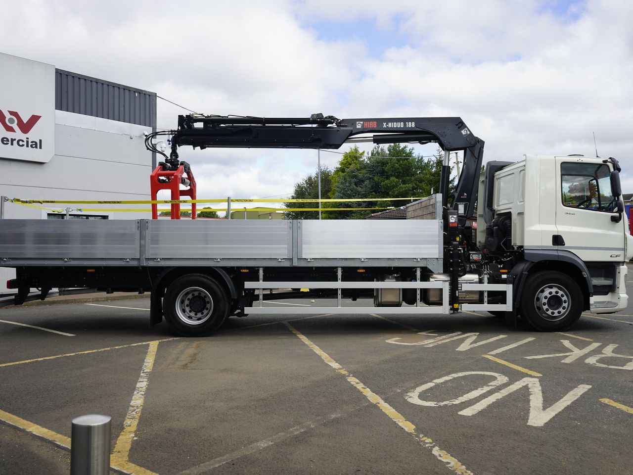 Ready to go DAF CF 320, Flatbed, 320, 18 Tonne, Space Cab, Automatic, Air Conditioning, Cab Heater, Cab Sunvisor , DAF Sound System, Factory Fitted PTO, , HIAB, X-HIDUO 188 B-3 | for sale at MV Commercial, the UKs leading Truck, Trailers and Van supplier. (SN24YMH 105178)