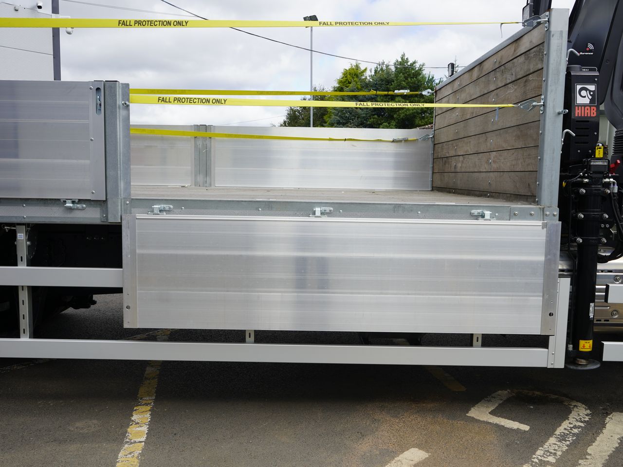 Ready to go DAF CF 320, Flatbed, 320, 18 Tonne, Space Cab, Automatic, Air Conditioning, Cab Heater, Cab Sunvisor , DAF Sound System, Factory Fitted PTO, , HIAB, X-HIDUO 188 B-3 | for sale at MV Commercial, the UKs leading Truck, Trailers and Van supplier. (SN24YMH 105180)