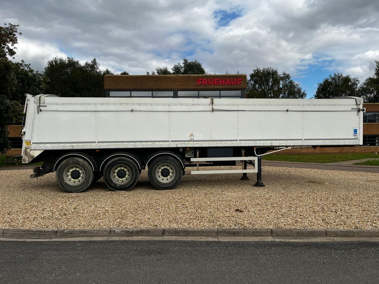 Ready to go Fruehauf Walking Floor Trailer, Trailers, , -, , , , -, - | for sale at MV Commercial, the UKs leading Truck, Trailers and Van supplier. (C476274 105328)