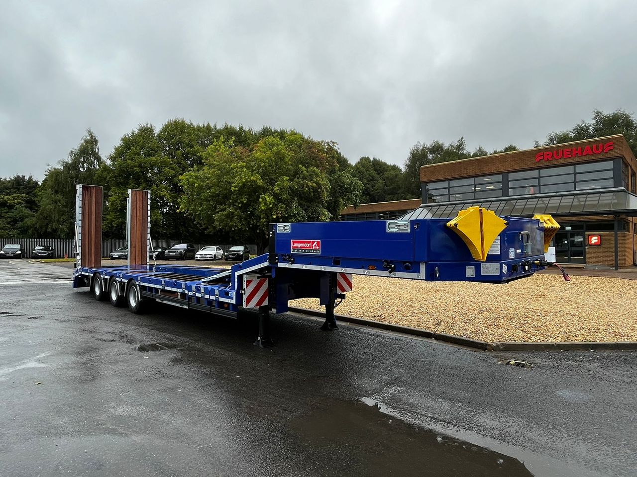 Ready to go Langendorf 3 Axle Step Frame Trailer, Trailers, , 44 Tonne, NA, NA, 28mm Keruing Hardwood Flooring, 360° Rotating Beacons, Hydraulically Operated Rear Loading Ramps, King pin 2", Ladder Rack and Ladder, , -, - | for sale at MV Commercial, the UKs leading Truck, Trailers and Van supplier. (C613328 106546)