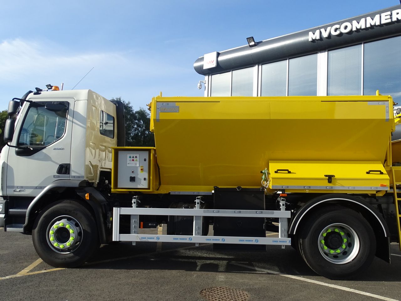 Ready to go DAF LF 290, Hot Box, null, 18 Tonne, Day Cab, 16-Speed Manual Gearbox, 3 Seats in Cab, Adblue System, Air Conditioning, Beacons, Cab Sunvisor , , Marvtech, Auger Hot Box | for sale at MV Commercial, the UKs leading Truck, Trailers and Van supplier. (SL23YUK 107672)