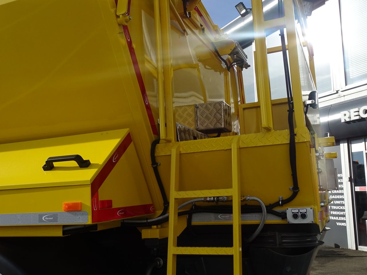 Ready to go DAF LF 290, Hot Box, null, 18 Tonne, Day Cab, 16-Speed Manual Gearbox, 3 Seats in Cab, Adblue System, Air Conditioning, Beacons, Cab Sunvisor , , Marvtech, Auger Hot Box | for sale at MV Commercial, the UKs leading Truck, Trailers and Van supplier. (SL23YUK 107682)