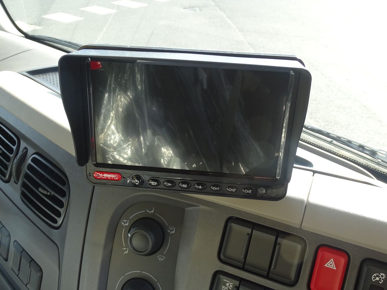 Ready to go DAF LF 290, Hot Box, null, 18 Tonne, Day Cab, 16-Speed Manual Gearbox, 3 Seats in Cab, Adblue System, Air Conditioning, Beacons, Cab Sunvisor , , Marvtech, Auger Hot Box | for sale at MV Commercial, the UKs leading Truck, Trailers and Van supplier. (SL23YUK 107686)