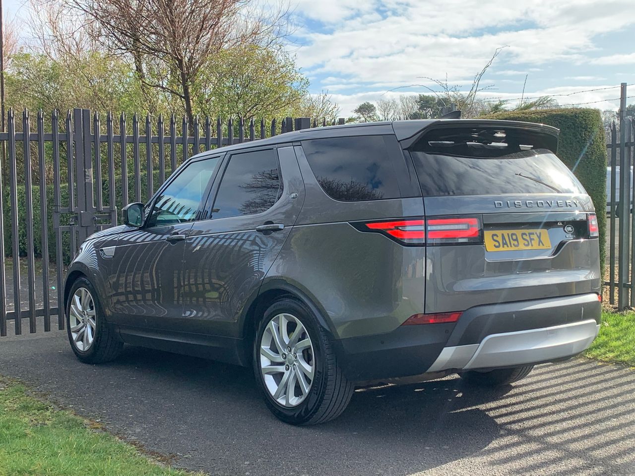 Ready to go Land Rover Discovery , Car, , Under 3.5 Tonne, , Automatic, , -, - | for sale at MV Commercial, the UKs leading Truck, Trailers and Van supplier. (SA19SFX 119739)