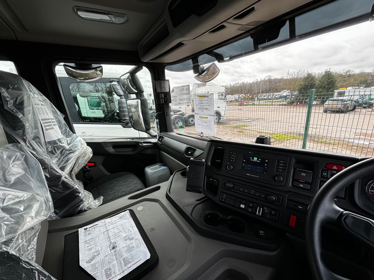 Ready to go Scania 420 P, Tipper Grab, 420, 32 Tonne, Day Cab, Automatic, Air Conditioning, Diff Lock, Easy Sheet System, Euro 6 Emission Level With SCR, Factory Fitted PTO, , Palfinger Epsilon, M125L | for sale at MV Commercial, the UKs leading Truck, Trailers and Van supplier. (9332218 121035)