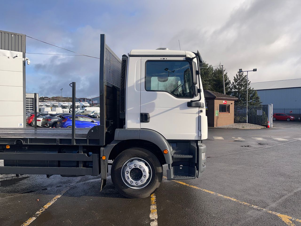 Ready to go MAN TGM 26.320, Beavertail, 320, 26 Tonne, Day Cab, Automatic, FORS - Gold Kit fitted, Winch, Double Flip Toe Ramps, Chain Box, Beacons, , -, - | for sale at MV Commercial, the UKs leading Truck, Trailers and Van supplier. (SN20YFX 140902)
