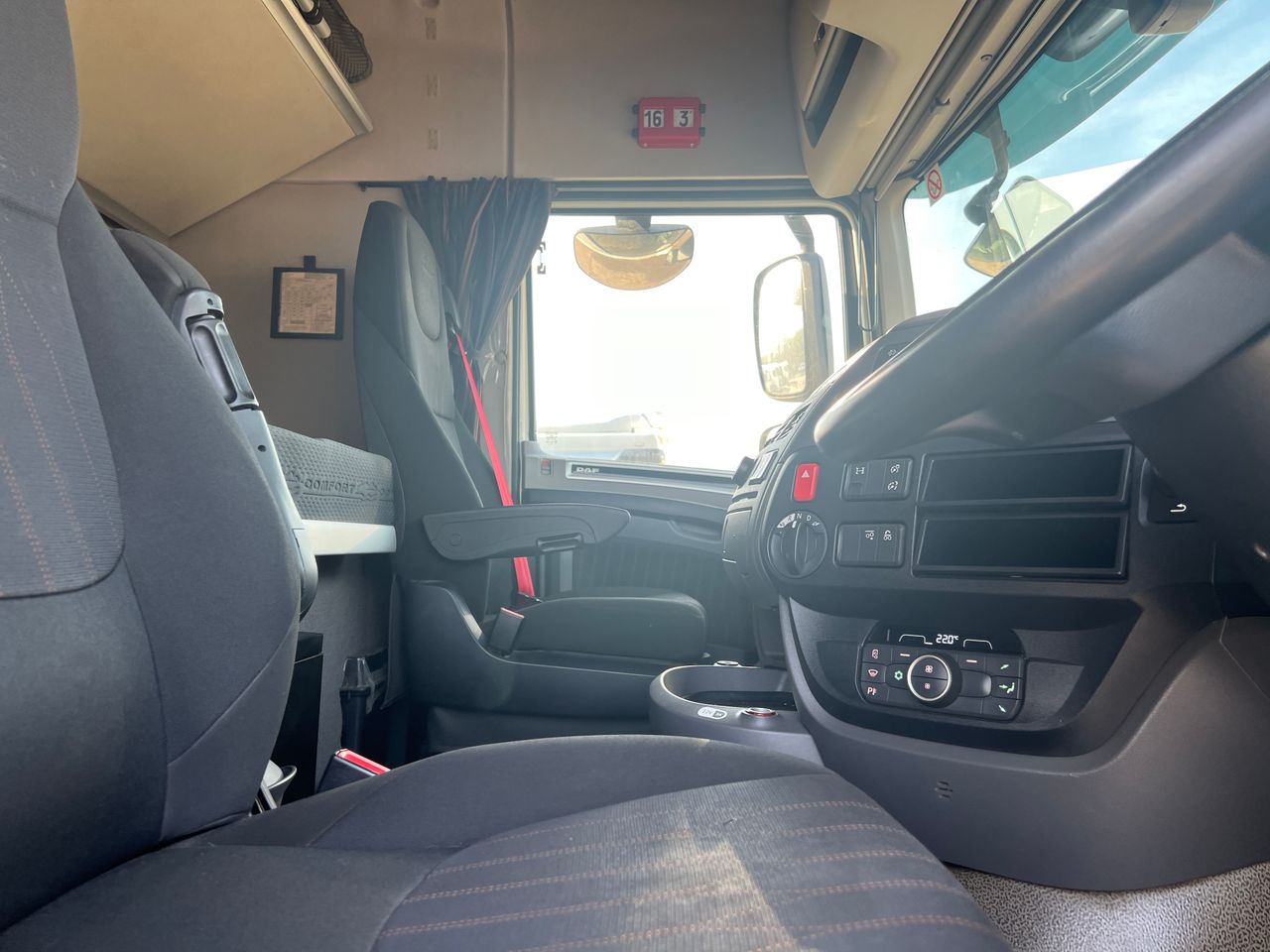 Ready to go DAF FTG XF480, Tractor Unit, 480, 44 Tonne, Space Cab, Automatic, Multi Function Steering Wheel, Air Conditioning, Double Bunk, Cab Fridge, Height Indicator, , -, - | for sale at MV Commercial, the UKs leading Truck, Trailers and Van supplier. (PJ68KZM 224809)