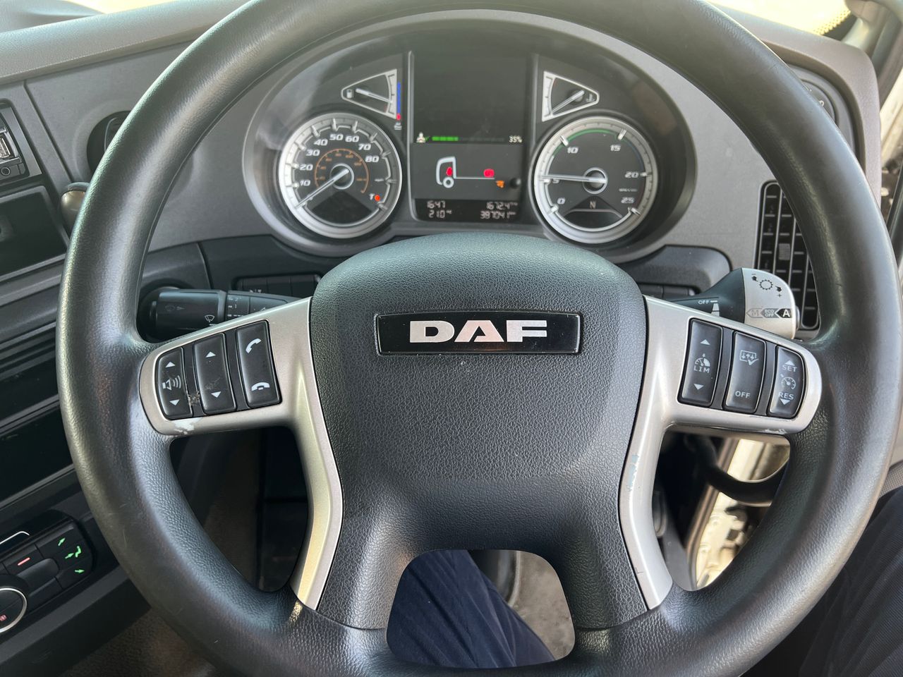 Ready to go DAF FTG XF480, Tractor Unit, 480, 44 Tonne, Space Cab, Automatic, Multi Function Steering Wheel, Air Conditioning, Double Bunk, Cab Fridge, Height Indicator, , -, - | for sale at MV Commercial, the UKs leading Truck, Trailers and Van supplier. (PJ68KZM 224811)
