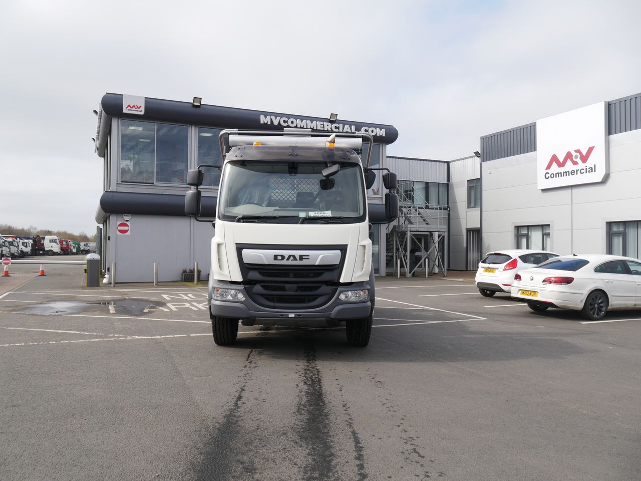Ready to go DAF LF 290, Skip Loader, 290, 18 Tonne, Day Cab, Manual, 3 Seats in Cab, Air Conditioning, Beacons, Cab Sunvisor , Electric Windows, , Hyva , - | for sale at MV Commercial, the UKs leading Truck, Trailers and Van supplier. (LT19EFZ 30708)