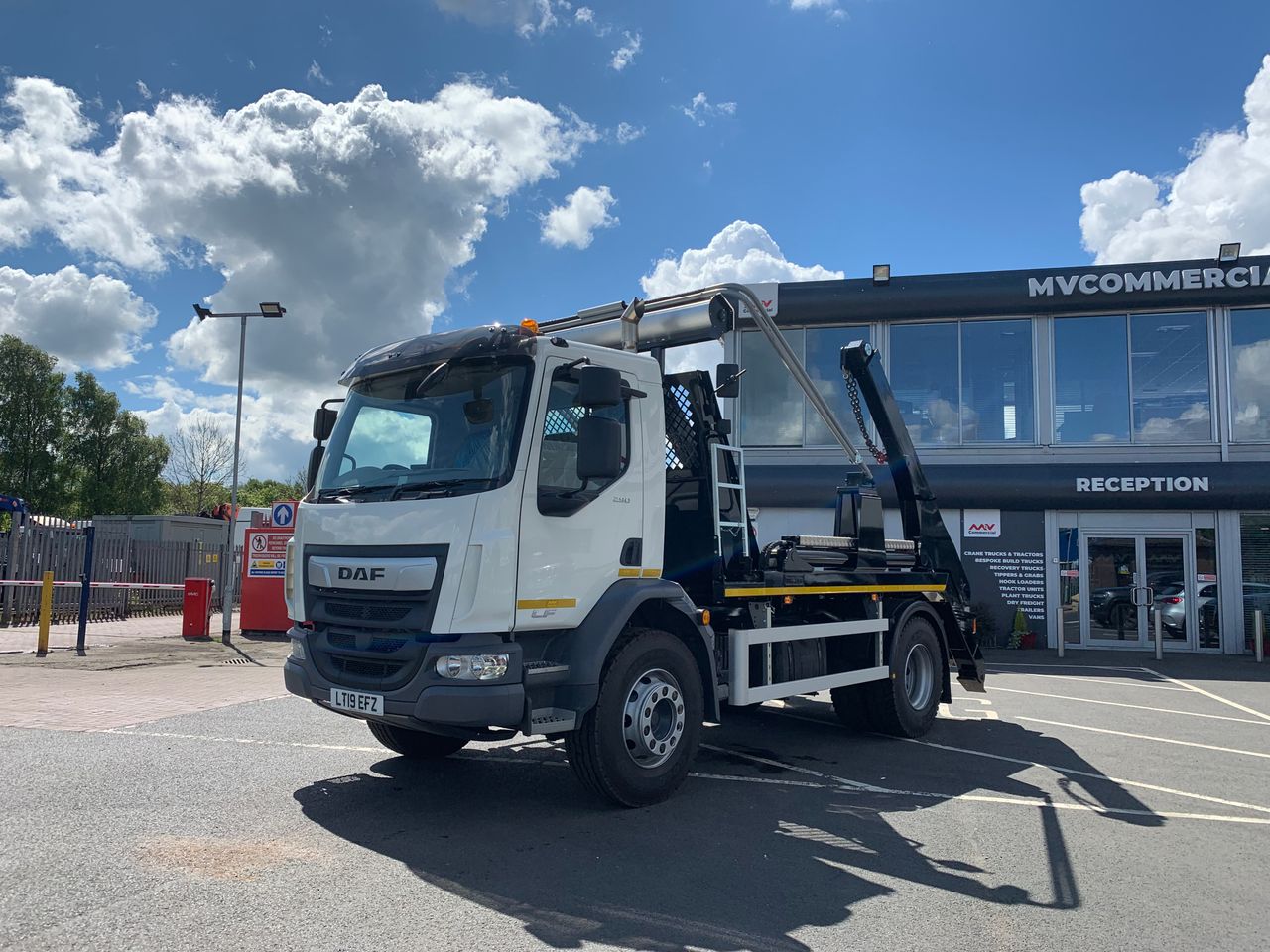 Ready to go DAF LF 290, Skip Loader, 290, 18 Tonne, Day Cab, Manual, 3 Seats in Cab, Air Conditioning, Beacons, Cab Sunvisor , Electric Windows, , Hyva , - | for sale at MV Commercial, the UKs leading Truck, Trailers and Van supplier. (LT19EFZ 32078)