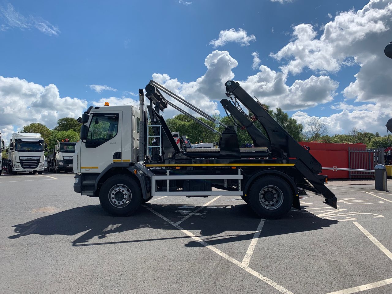 Ready to go DAF LF 290, Skip Loader, 290, 18 Tonne, Day Cab, Manual, 3 Seats in Cab, Air Conditioning, Beacons, Cab Sunvisor , Electric Windows, , Hyva , - | for sale at MV Commercial, the UKs leading Truck, Trailers and Van supplier. (LT19EFZ 32079)