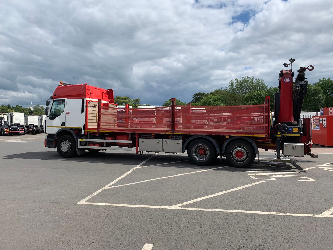 Ready to go Renault Premium , Flatbed, 420, 26 Tonne, High Roof Sleeper, Automatic, Kelsa Lightbar, Cab Sunvisor , Hossl Novus Dash Cam, Manual Roof Hatch, Overhead Storage Compartment, , HMF, 3220- K4 | for sale at MV Commercial, the UKs leading Truck, Trailers and Van supplier. (FJ15EAX 34170)