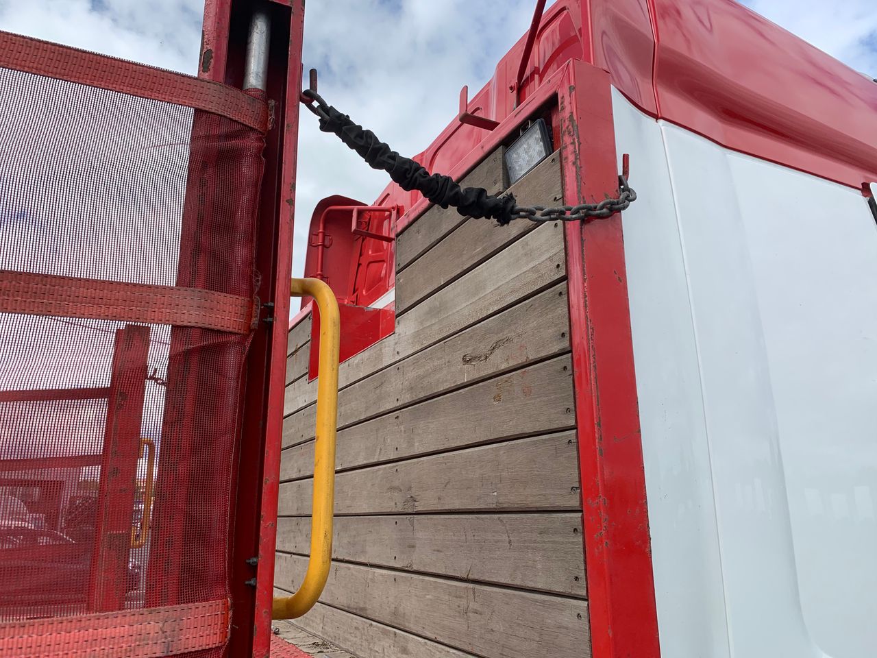 Ready to go Renault Premium , Flatbed, 420, 26 Tonne, High Roof Sleeper, Automatic, Kelsa Lightbar, Cab Sunvisor , Hossl Novus Dash Cam, Manual Roof Hatch, Overhead Storage Compartment, , HMF, 3220- K4 | for sale at MV Commercial, the UKs leading Truck, Trailers and Van supplier. (FJ15EAX 34176)