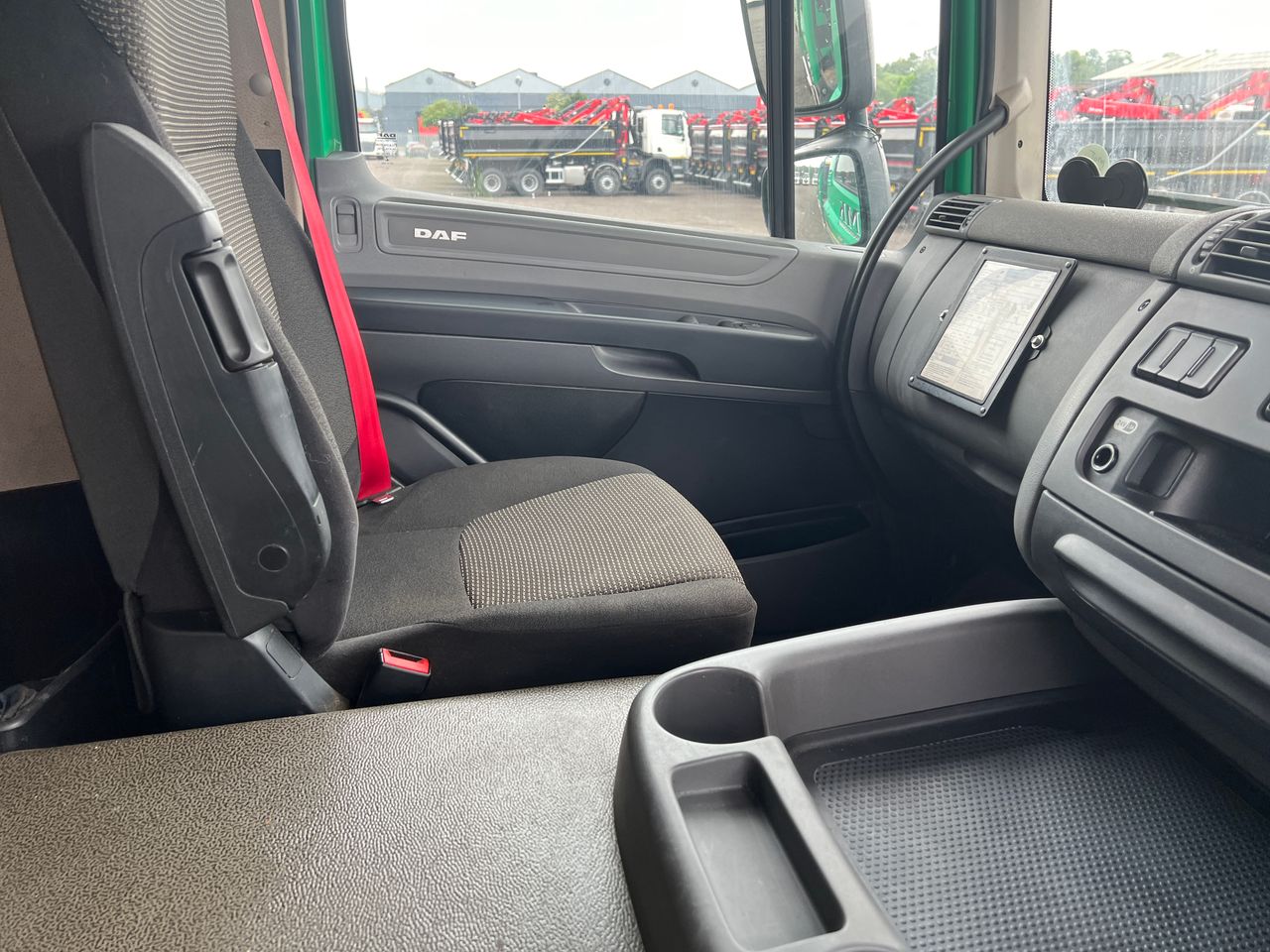 Ready to go DAF CF 400, Tipper Grab, 400, 32 Tonne, Day Cab, Automatic, Sweeper: Chapter 8 On Rear Door with Directional Arrow, Front Strobes, Air Conditioning, Diff Lock, Sun Roof, , Palfinger Epsilon, M125L Grab | for sale at MV Commercial, the UKs leading Truck, Trailers and Van supplier. (LK18JGU 361857)