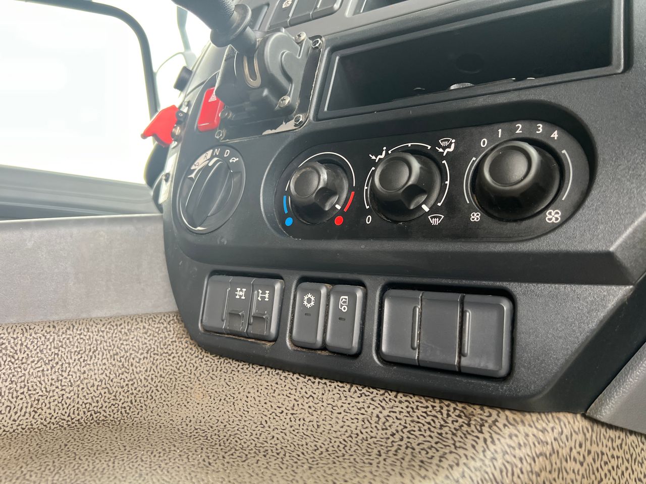 Ready to go DAF CF 400, Tipper Grab, 400, 32 Tonne, Day Cab, Automatic, Sweeper: Chapter 8 On Rear Door with Directional Arrow, Front Strobes, Air Conditioning, Diff Lock, Sun Roof, , Palfinger Epsilon, M125L Grab | for sale at MV Commercial, the UKs leading Truck, Trailers and Van supplier. (LK18JGU 361860)
