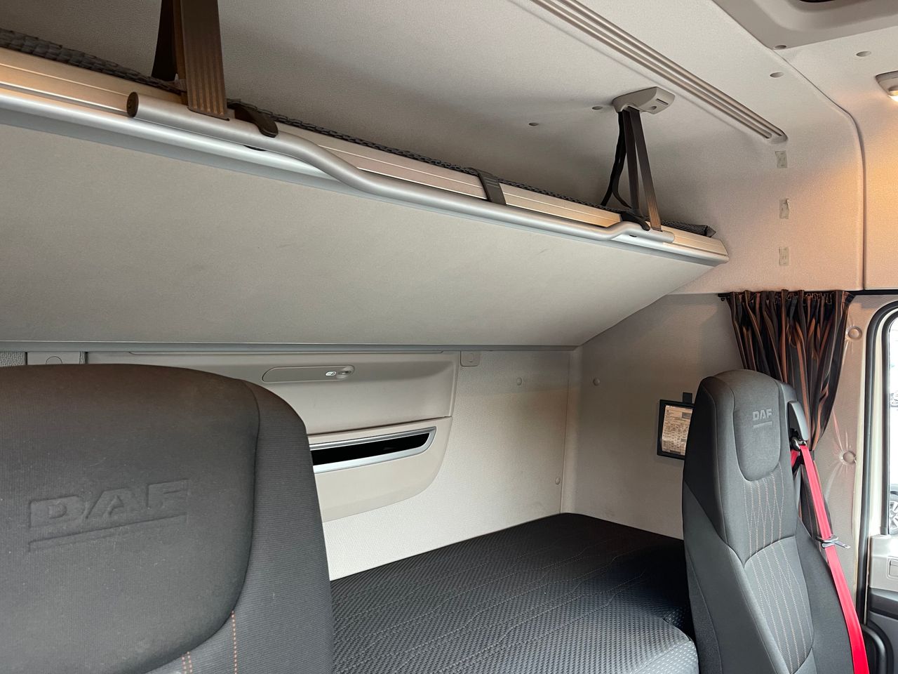 Ready to go DAF XF 480, Tractor Unit, 480, 44 Tonne, Space Cab, Automatic, Alloy Fuel Tank, Cab Sunvisor , Central Locking, Driver Comfort Air Seat with Red Seatbelts, Jost Sliding 5th Wheel, , -, - | for sale at MV Commercial, the UKs leading Truck, Trailers and Van supplier. (PN70CYJ 372457)