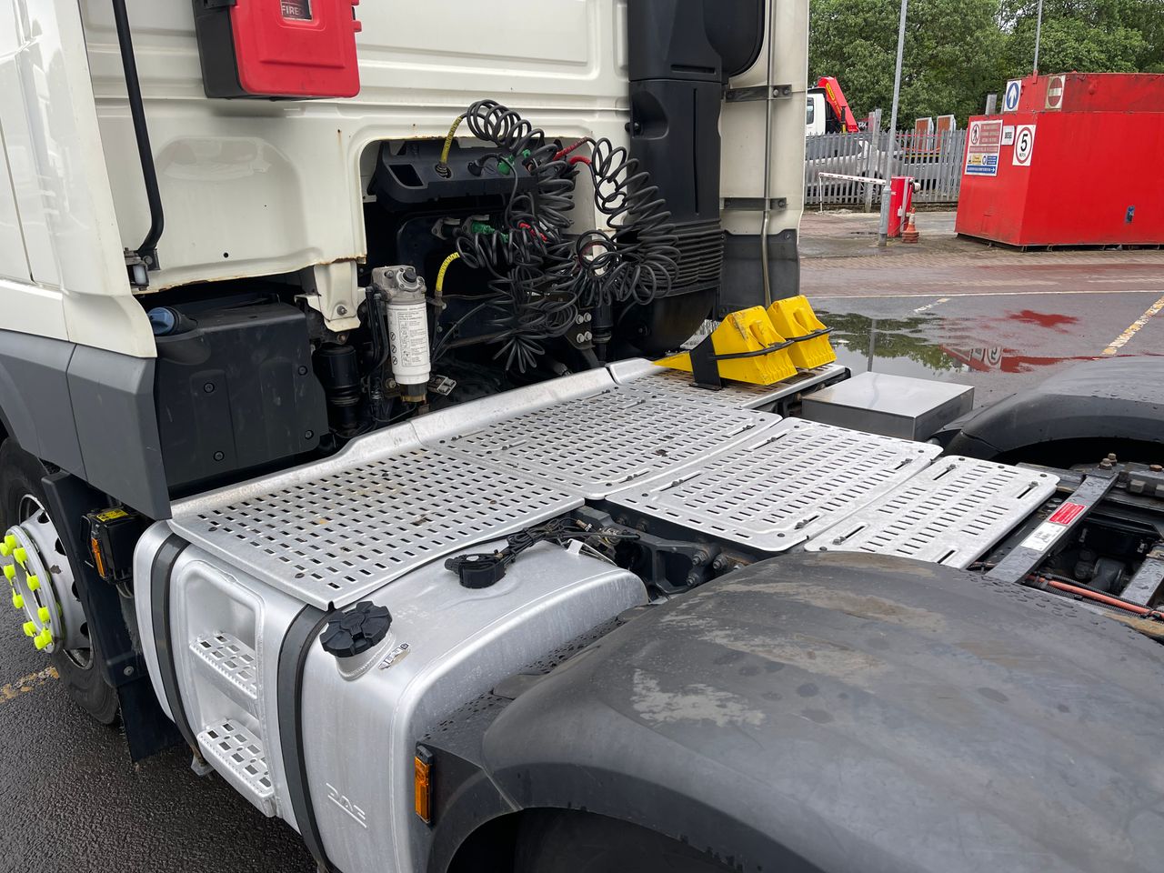 Ready to go DAF XF 480, Tractor Unit, 480, 44 Tonne, Space Cab, Automatic, Alloy Fuel Tank, Cab Sunvisor , Central Locking, Driver Comfort Air Seat with Red Seatbelts, Jost Sliding 5th Wheel, , -, - | for sale at MV Commercial, the UKs leading Truck, Trailers and Van supplier. (PN70CYJ 372461)