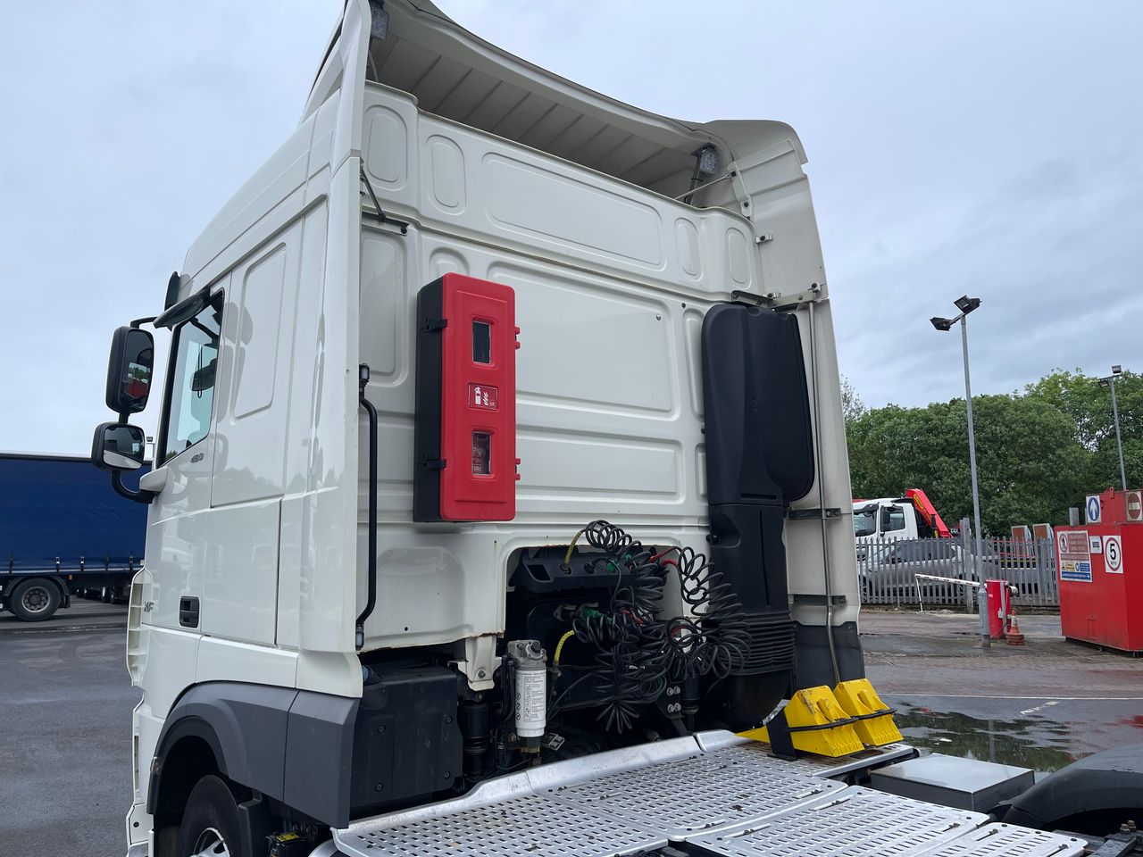 Ready to go DAF XF 480, Tractor Unit, 480, 44 Tonne, Space Cab, Automatic, Alloy Fuel Tank, Cab Sunvisor , Central Locking, Driver Comfort Air Seat with Red Seatbelts, Jost Sliding 5th Wheel, , -, - | for sale at MV Commercial, the UKs leading Truck, Trailers and Van supplier. (PN70CYJ 372462)