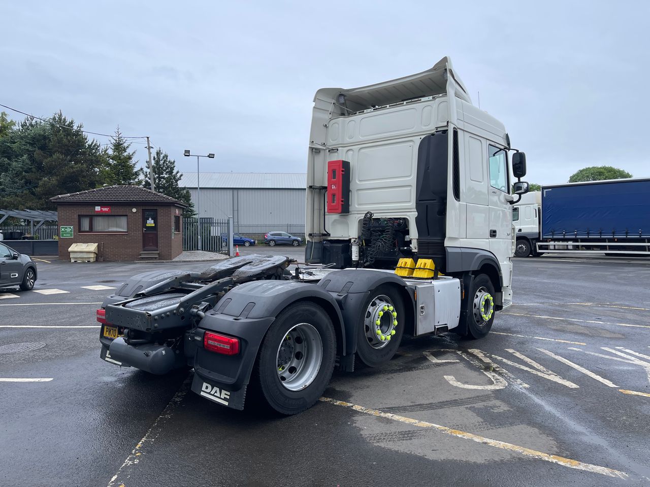 Ready to go DAF XF 480, Tractor Unit, 480, 44 Tonne, Space Cab, Automatic, Alloy Fuel Tank, Cab Sunvisor , Central Locking, Driver Comfort Air Seat with Red Seatbelts, Jost Sliding 5th Wheel, , -, - | for sale at MV Commercial, the UKs leading Truck, Trailers and Van supplier. (PN70CYJ 372468)