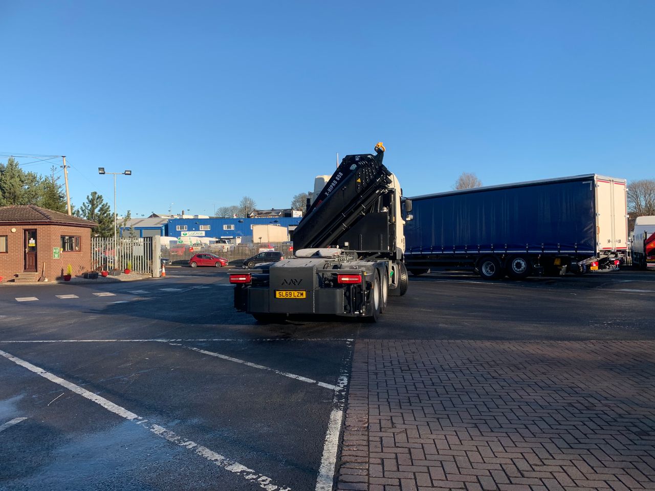 Ready to go DAF XF 530, Tractor Unit, 530, 80 Tonne, Space Cab, Automatic, 9 Tonne Front Axle, Adaptive Cruise Control, Bumper Mounted Fog Lights, Cab Sunvisor , Halogen Headlights, , HIAB, X-HIPRO 658 EP-6 | for sale at MV Commercial, the UKs leading Truck, Trailers and Van supplier. (SN20XTM 42481)