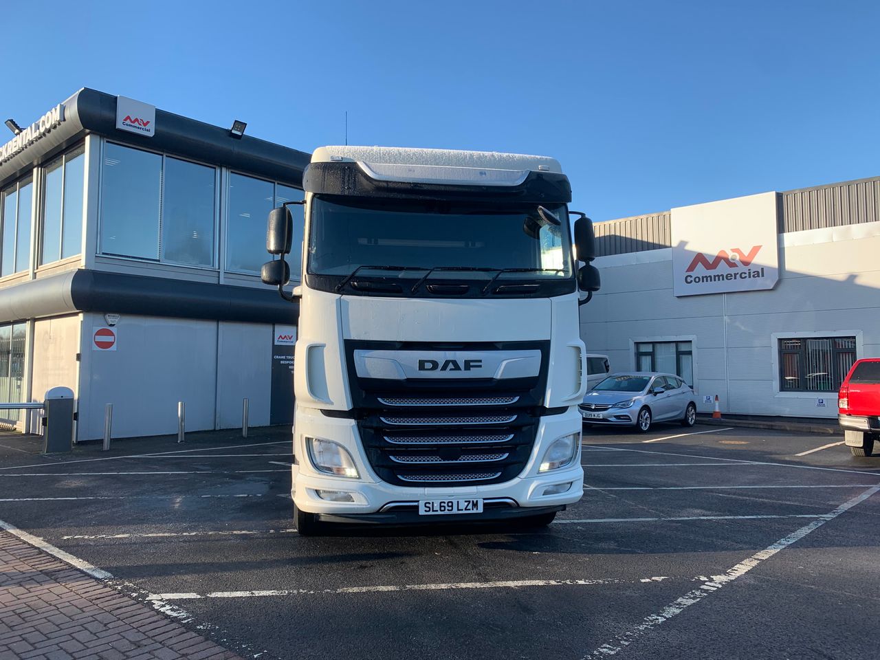 Ready to go DAF XF 530, Tractor Unit, 530, 80 Tonne, Space Cab, Automatic, 9 Tonne Front Axle, Adaptive Cruise Control, Bumper Mounted Fog Lights, Cab Sunvisor , Halogen Headlights, , HIAB, X-HIPRO 658 EP-6 | for sale at MV Commercial, the UKs leading Truck, Trailers and Van supplier. (SN20XTM 42489)