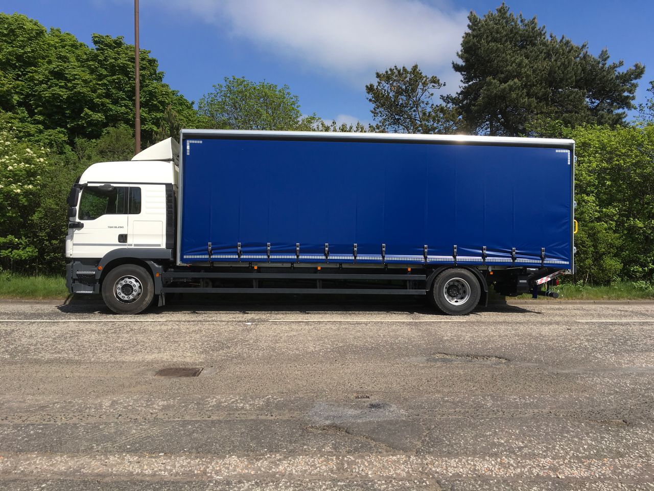 Ready to go MAN TGM 18.290, Curtainsider, 290, 18 Tonne, Sleeper Cab, Automatic, Air Conditioning, Bluetooth Phone, Cab Sunvisor , Climate Control System, Cruise Control, , -, - | for sale at MV Commercial, the UKs leading Truck, Trailers and Van supplier. (SN20YCU 44682)
