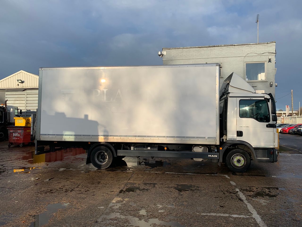 Ready to go MAN TGL 10.190, Box, 190, 7.5 Tonne, Day Cab, Automatic, Air Conditioning, Anti Lock Brakes (ABS), Bluetooth/AUX/USB Dashboard Input, Cab Sunvisor , DEL Column Tail Lift, , -, - | for sale at MV Commercial, the UKs leading Truck, Trailers and Van supplier. (SN17OUS 44773)