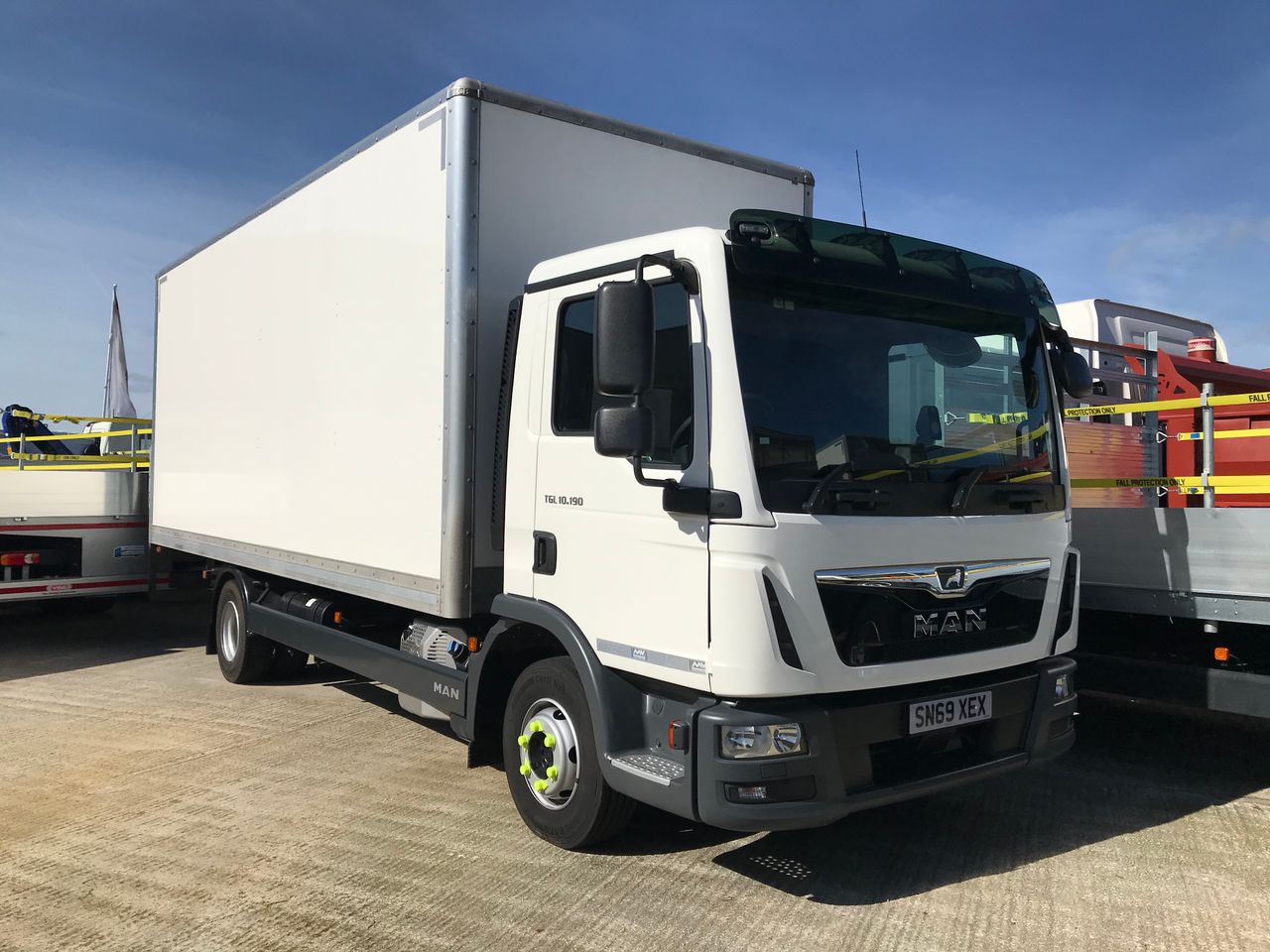 Ready to go MAN TGL 10.190, Box, 190, 7.5 Tonne, Day Cab, Automatic, Air Conditioning, Anti Lock Brakes (ABS), Bluetooth/AUX/USB Dashboard Input, Cab Sunvisor , Column Tail Lift , , -, - | for sale at MV Commercial, the UKs leading Truck, Trailers and Van supplier. (SN69XEX 47704)