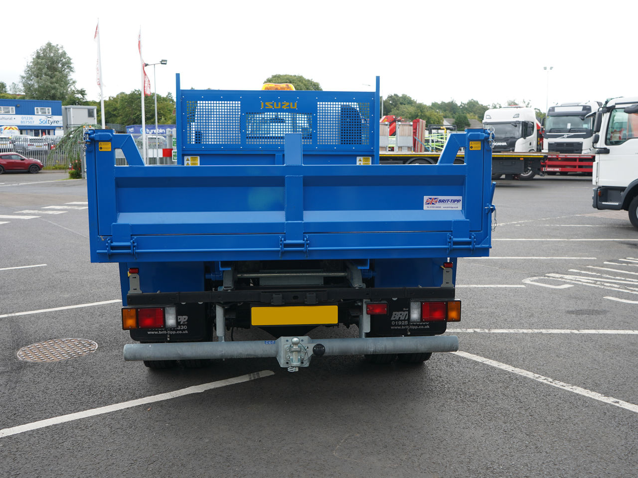 Ready to go Isuzu N75.150, Tipper, 150, 7.5 Tonne, Day Cab, Automatic, 3 Seats in Cab, Beacon Bar, Tow Ball Hitch, Spare Wheel, Electric Windows, , -, - | for sale at MV Commercial, the UKs leading Truck, Trailers and Van supplier. (LM69NDU 53962)