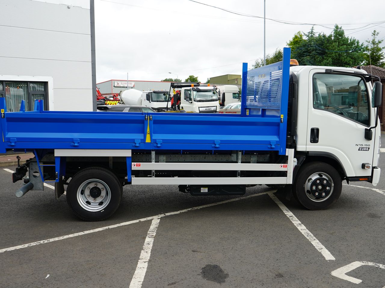 Ready to go Isuzu N75.150, Tipper, 150, 7.5 Tonne, Day Cab, Automatic, 3 Seats in Cab, Beacon Bar, Tow Ball Hitch, Spare Wheel, Electric Windows, , -, - | for sale at MV Commercial, the UKs leading Truck, Trailers and Van supplier. (LM69NDU 53965)