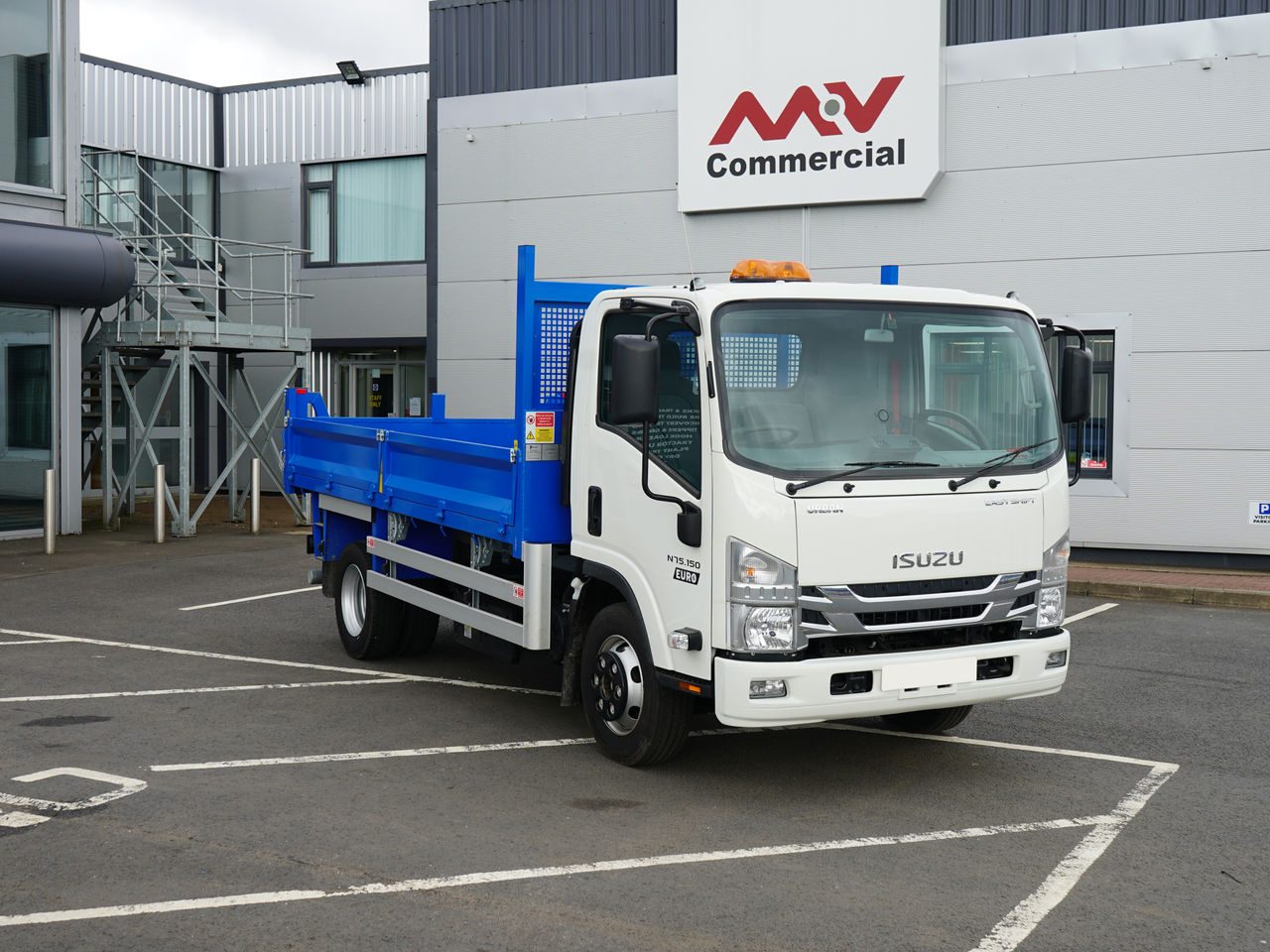 Ready to go Isuzu N75.150, Tipper, 150, 7.5 Tonne, Day Cab, Automatic, 3 Seats in Cab, Beacon Bar, Tow Ball Hitch, Spare Wheel, Electric Windows, , -, - | for sale at MV Commercial, the UKs leading Truck, Trailers and Van supplier. (LM69NDU 53970)