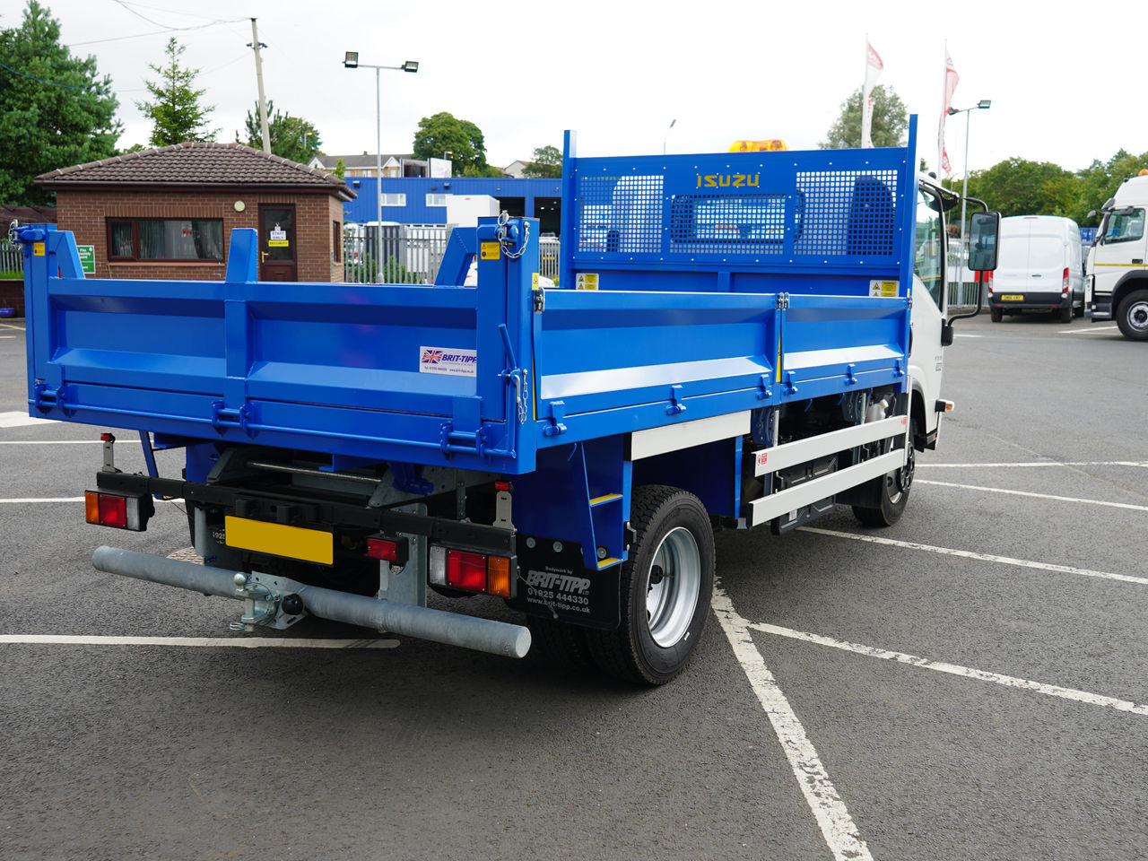 Ready to go Isuzu N75.150, Tipper, -, 7.5 Tonne, Day Cab, Automatic, 3 Seats in Cab, Beacon Bar, Electric Windows, Rear Window in Cab, Spare Wheel, , -, - | for sale at MV Commercial, the UKs leading Truck, Trailers and Van supplier. (LM69NDZ 54515)