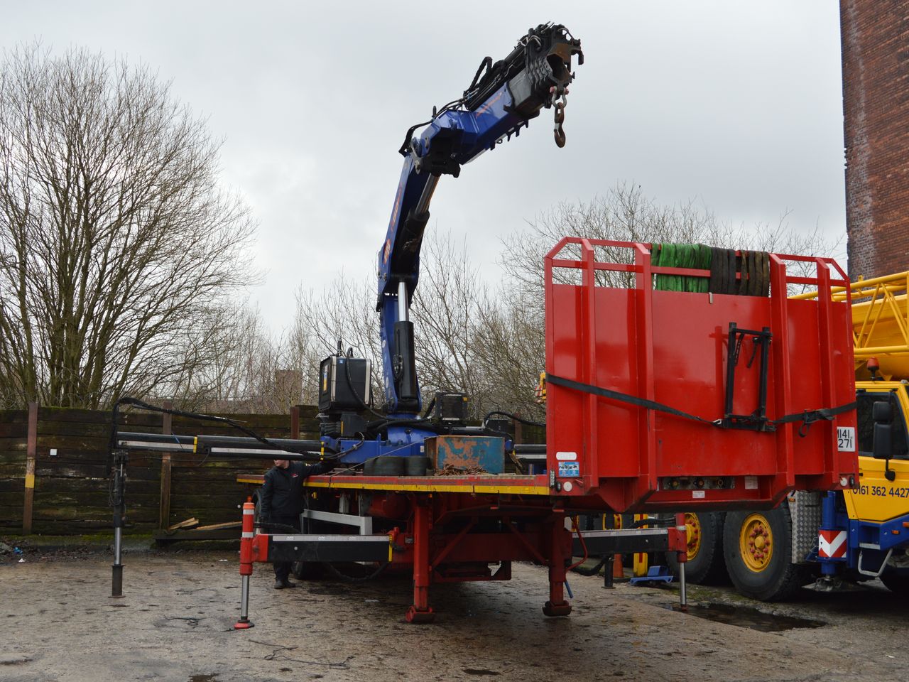 Ready to go Montracon 3 Axle Flatbed, Trailers, -, -, , , Radio Remote, Stop/Start Engine, Crane Remote Battery and Spare Battery Charger, Rear Steering Axle, , PM, PM 50P | for sale at MV Commercial, the UKs leading Truck, Trailers and Van supplier. (C420292 62802)