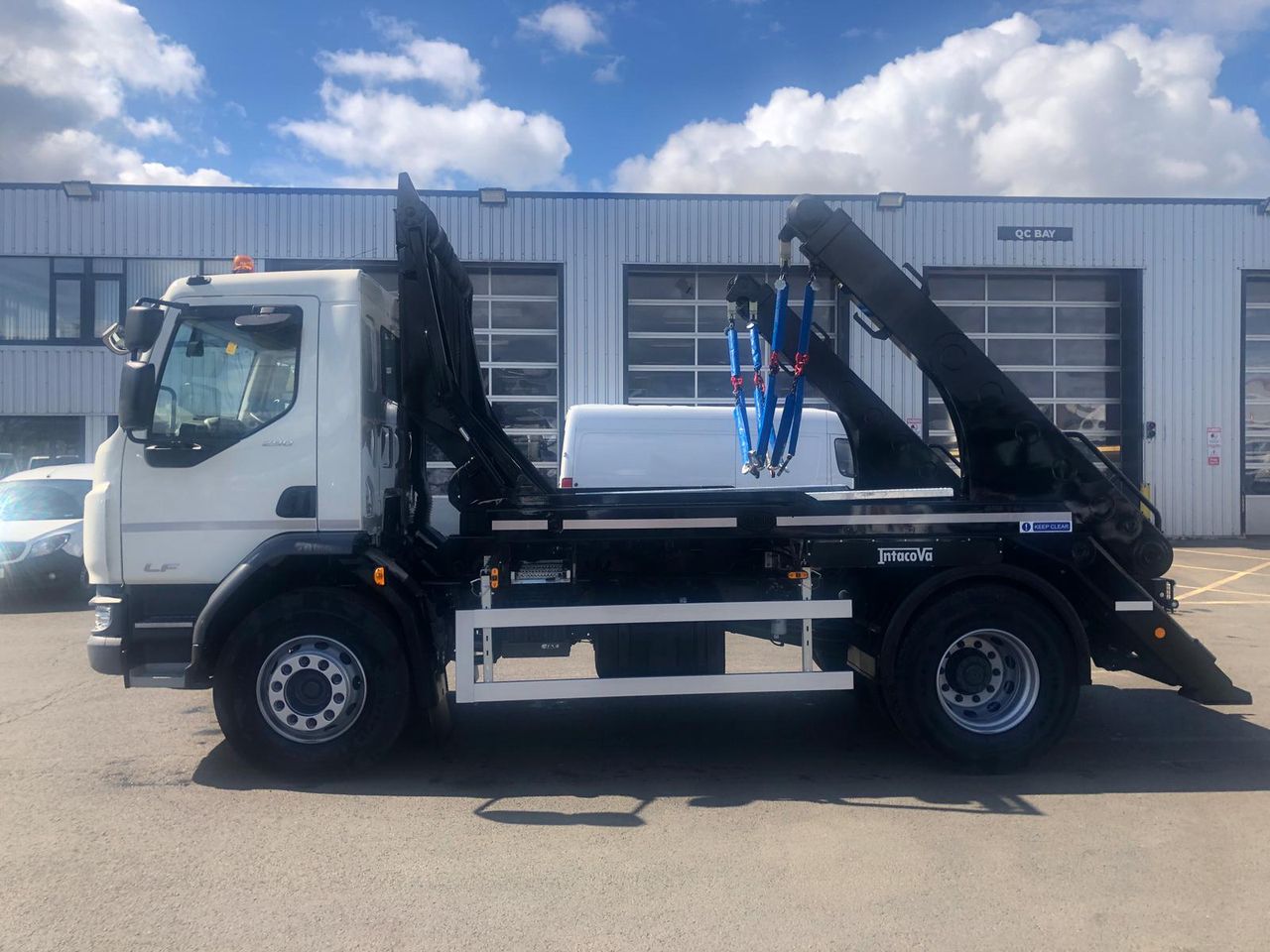 Ready to go DAF LF 290, Skip Loader, 290, 18 Tonne, Day Cab, Manual, 3 Seats in Cab, Access Ladder, Air Conditioning, Beacons, CD Player, , Boughton, - | for sale at MV Commercial, the UKs leading Truck, Trailers and Van supplier. (SL21YXO 65026)