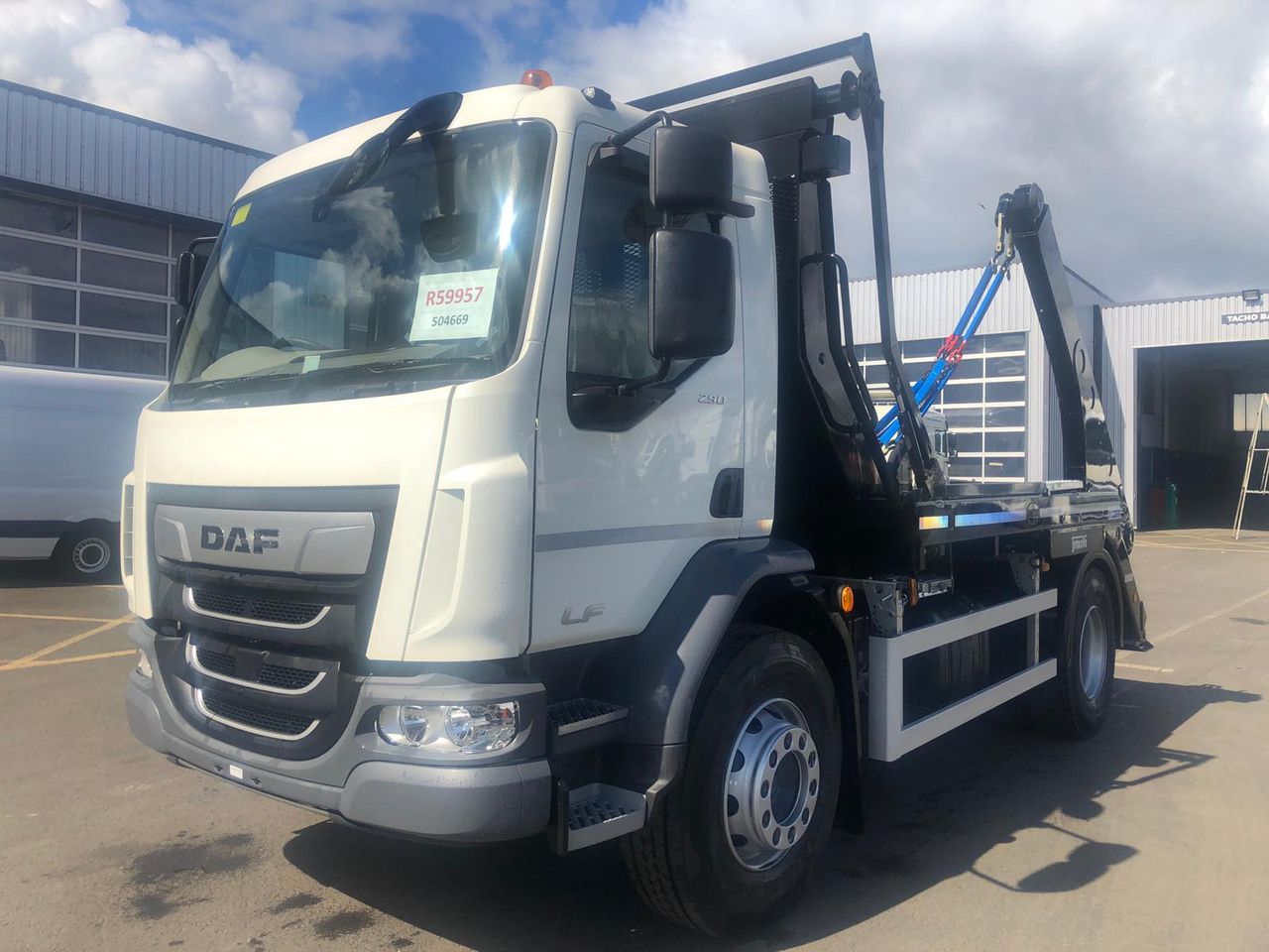 Ready to go DAF LF 290, Skip Loader, 290, 18 Tonne, Day Cab, Manual, 3 Seats in Cab, Access Ladder, Air Conditioning, Beacons, CD Player, , Boughton, - | for sale at MV Commercial, the UKs leading Truck, Trailers and Van supplier. (SL21YXO 65031)
