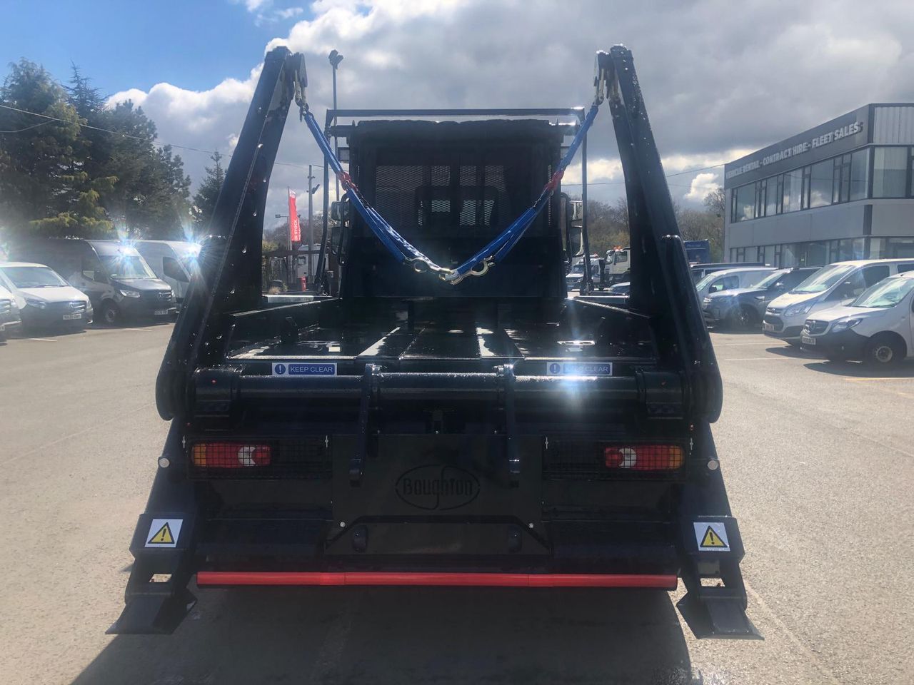 Ready to go DAF LF 290, Skip Loader, 290, 18 Tonne, Day Cab, 6-Speed Manual Gearbox, 3 Seats in Cab, Access Ladder, Air Conditioning, Beacons, CD Player, , Boughton, - | for sale at MV Commercial, the UKs leading Truck, Trailers and Van supplier. (SN72YDX 70783)