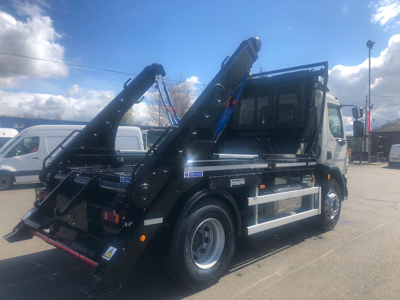 Ready to go DAF LF 290, Skip Loader, 290, 18 Tonne, Day Cab, 6-Speed Manual Gearbox, 3 Seats in Cab, Access Ladder, Air Conditioning, Beacons, CD Player, , Boughton, - | for sale at MV Commercial, the UKs leading Truck, Trailers and Van supplier. (SN72YDX 70790)