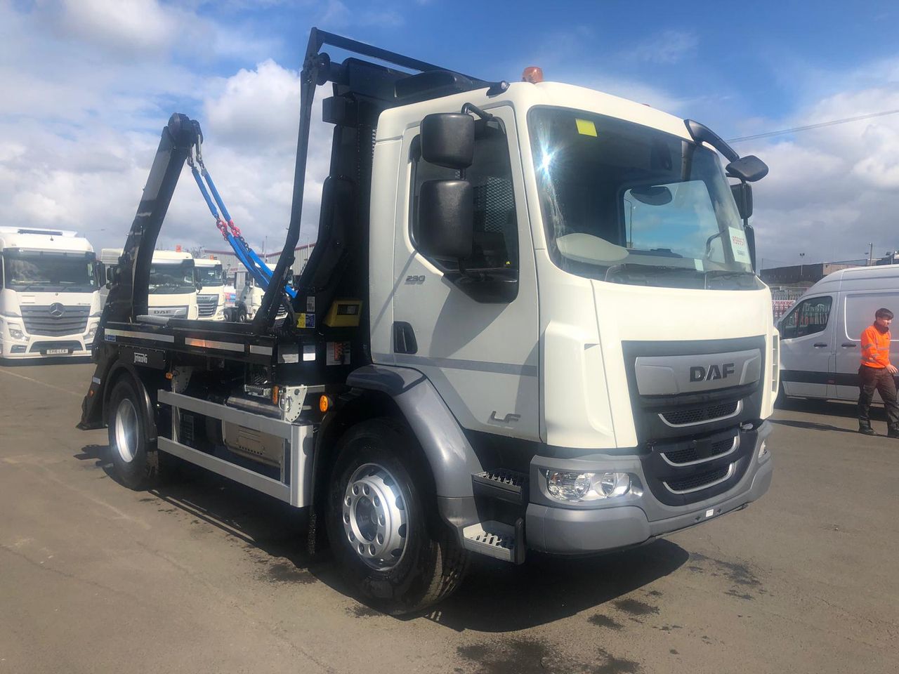 Ready to go DAF LF 290, Skip Loader, 290, 18 Tonne, Day Cab, 6-Speed Manual Gearbox, 3 Seats in Cab, Access Ladder, Air Conditioning, Beacons, CD Player, , Boughton, - | for sale at MV Commercial, the UKs leading Truck, Trailers and Van supplier. (SN72YDX 70792)