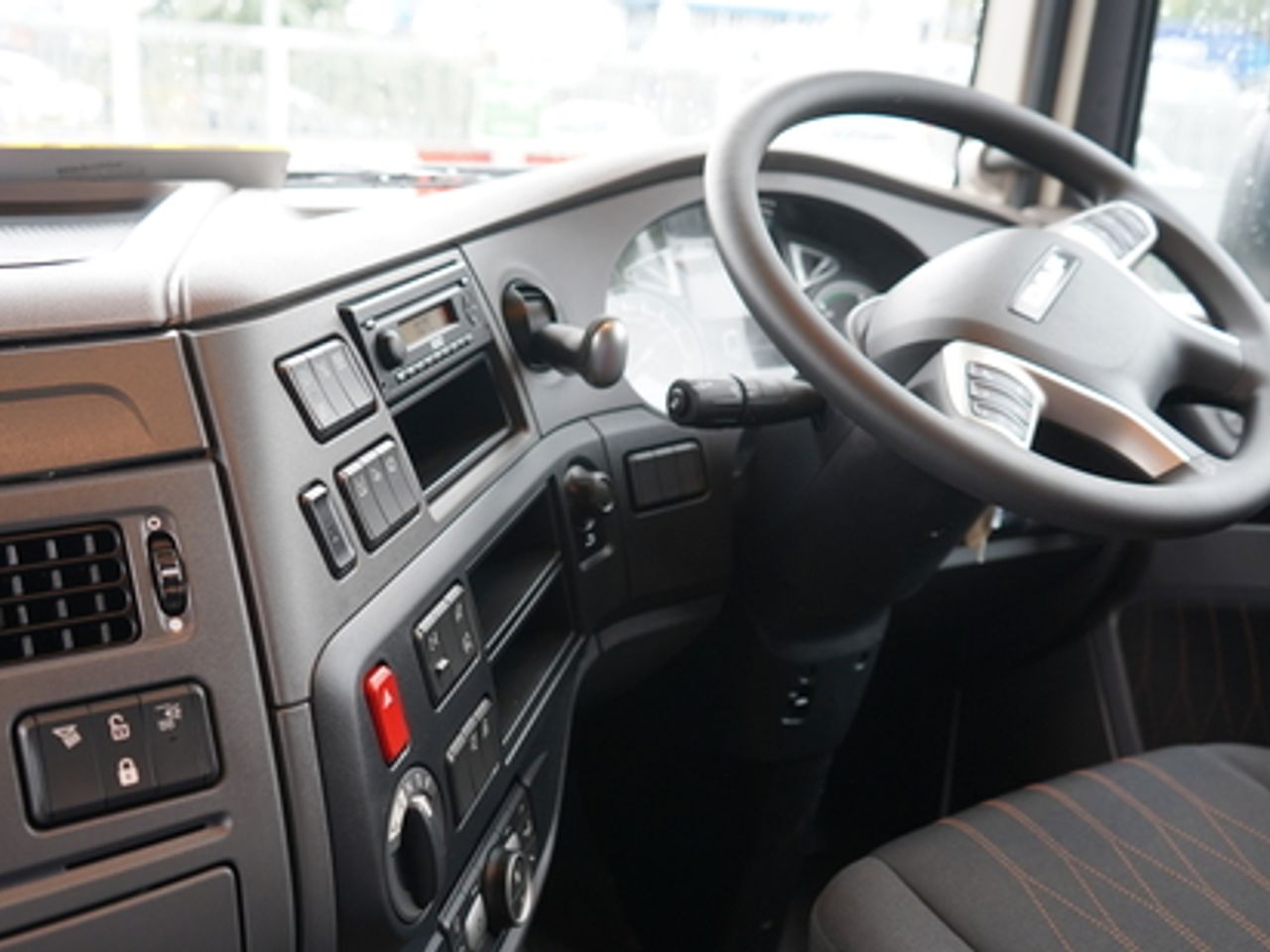 Ready to go DAF XF 480, Tractor Unit, 480, 44 Tonne, Super Space Cab, Automatic, Alloy Fuel Tank, Cab Sunvisor , Central Locking, Driver Comfort Air Seat with Red Seatbelts, Jost Sliding 5th Wheel, , -, - | for sale at MV Commercial, the UKs leading Truck, Trailers and Van supplier. (PN71FYJ 73338)