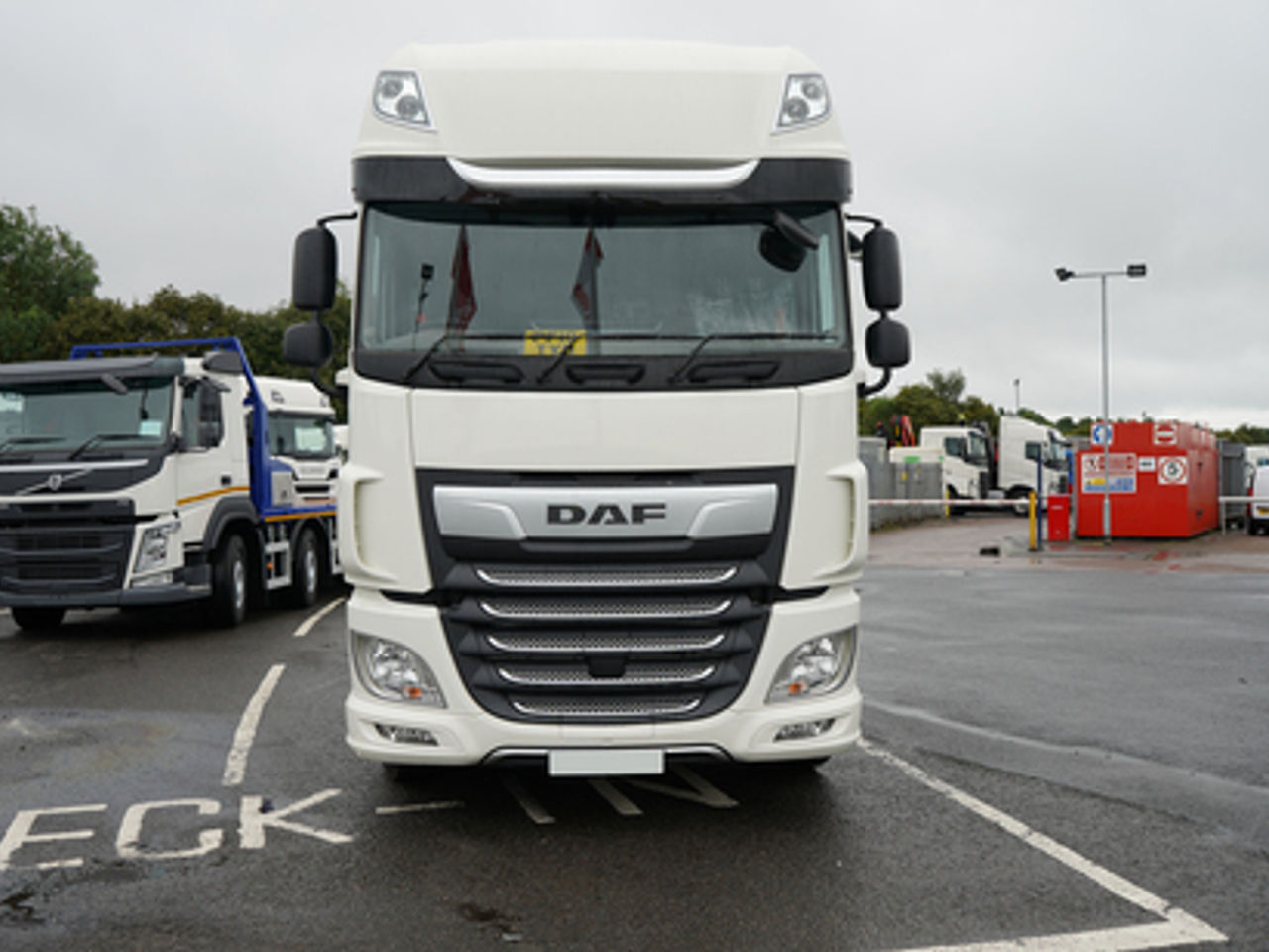 Ready to go DAF XF 480, Tractor Unit, 480, 44 Tonne, Super Space Cab, Automatic, Alloy Fuel Tank, Cab Sunvisor , Central Locking, Driver Comfort Air Seat with Red Seatbelts, Jost Sliding 5th Wheel, , -, - | for sale at MV Commercial, the UKs leading Truck, Trailers and Van supplier. (PN71GDK 73392)