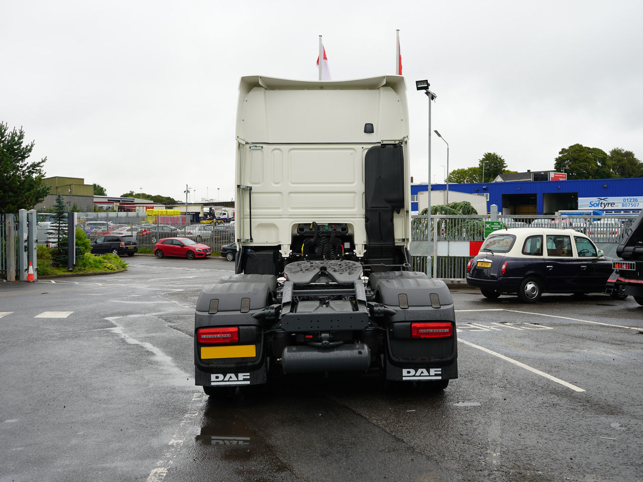 Ready to go DAF XF 480, Tractor Unit, 480, 44 Tonne, Super Space Cab, Automatic, Alloy Fuel Tank, Cab Sunvisor , Central Locking, Driver Comfort Air Seat with Red Seatbelts, Jost Sliding 5th Wheel, , -, - | for sale at MV Commercial, the UKs leading Truck, Trailers and Van supplier. (PN71GYC 73645)